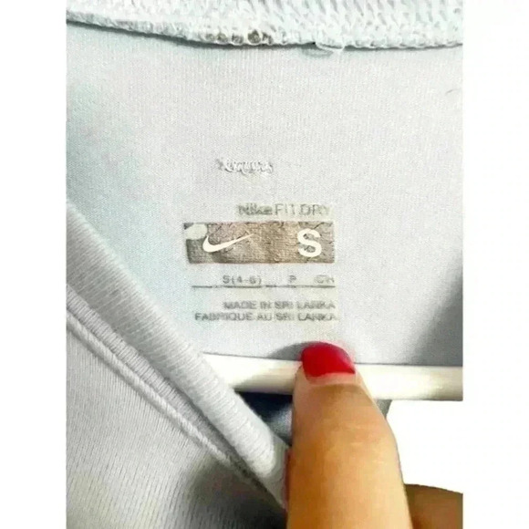 Women’s Nike Dri fit tee in like new condition.‎ - Picture 3 of 4